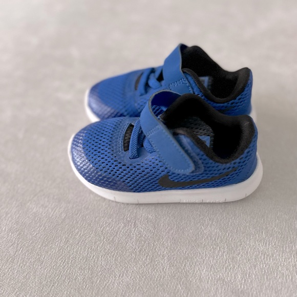 Child Nike shoes - Picture 4 of 5